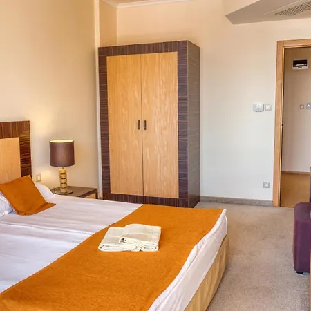 Aparthotel Majestic 4*