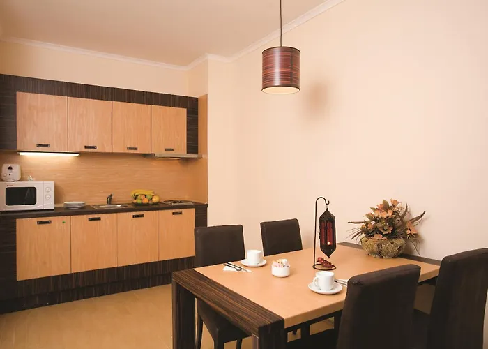 Majestic Aparthotel 4*