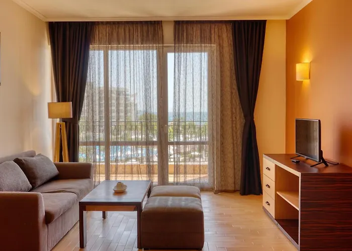 Majestic شقة فندقية 4*